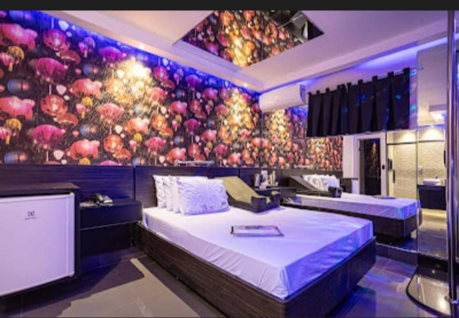 Love hotel Desiree *