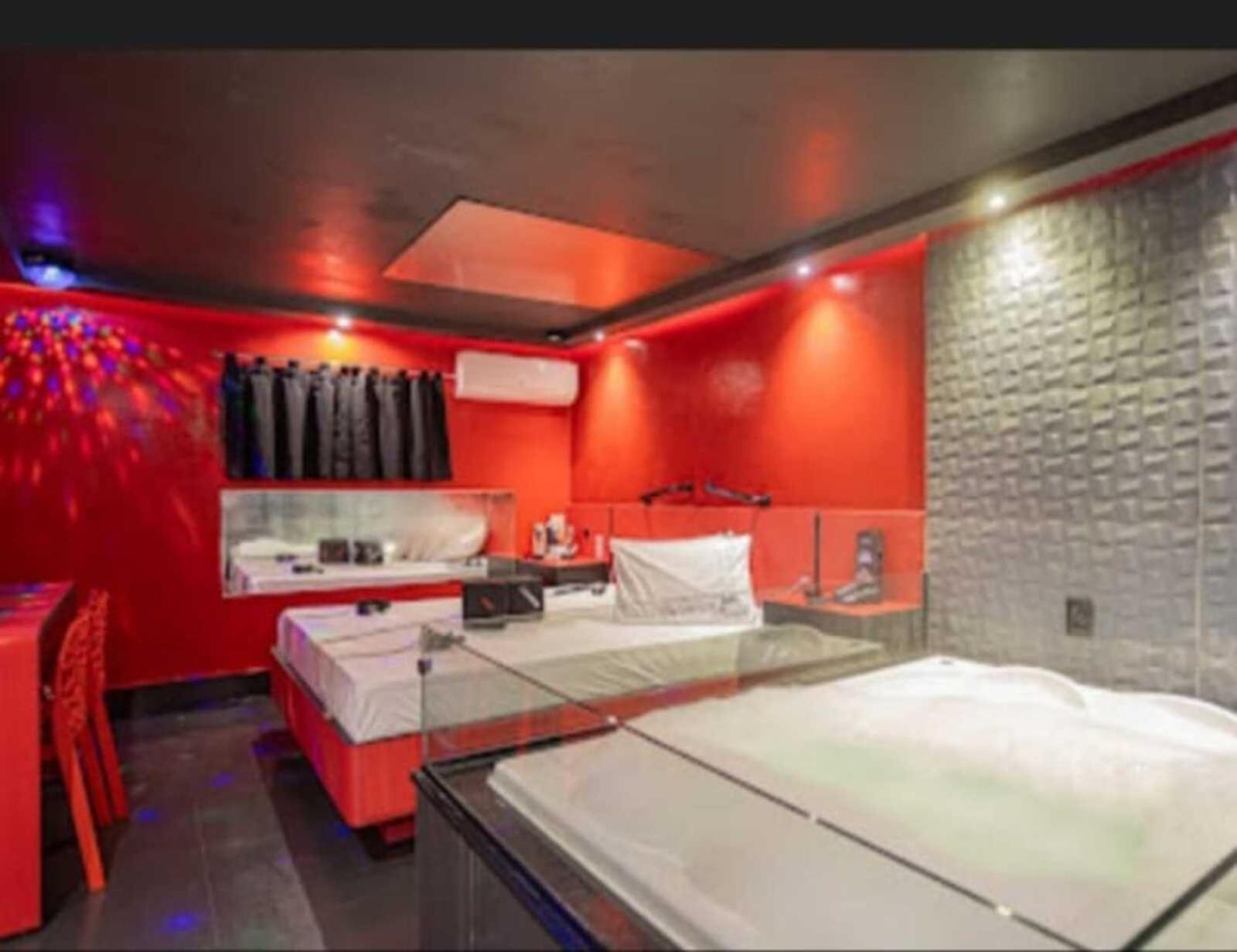 Desiree Love hotel
