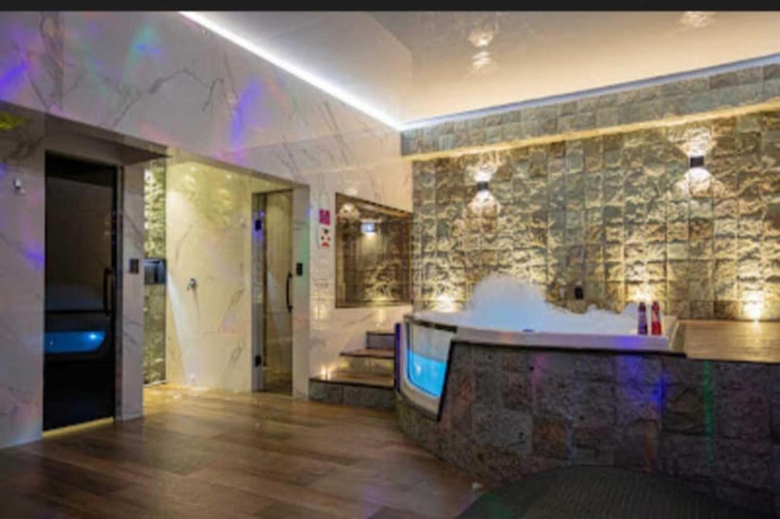 Love hotel Desiree