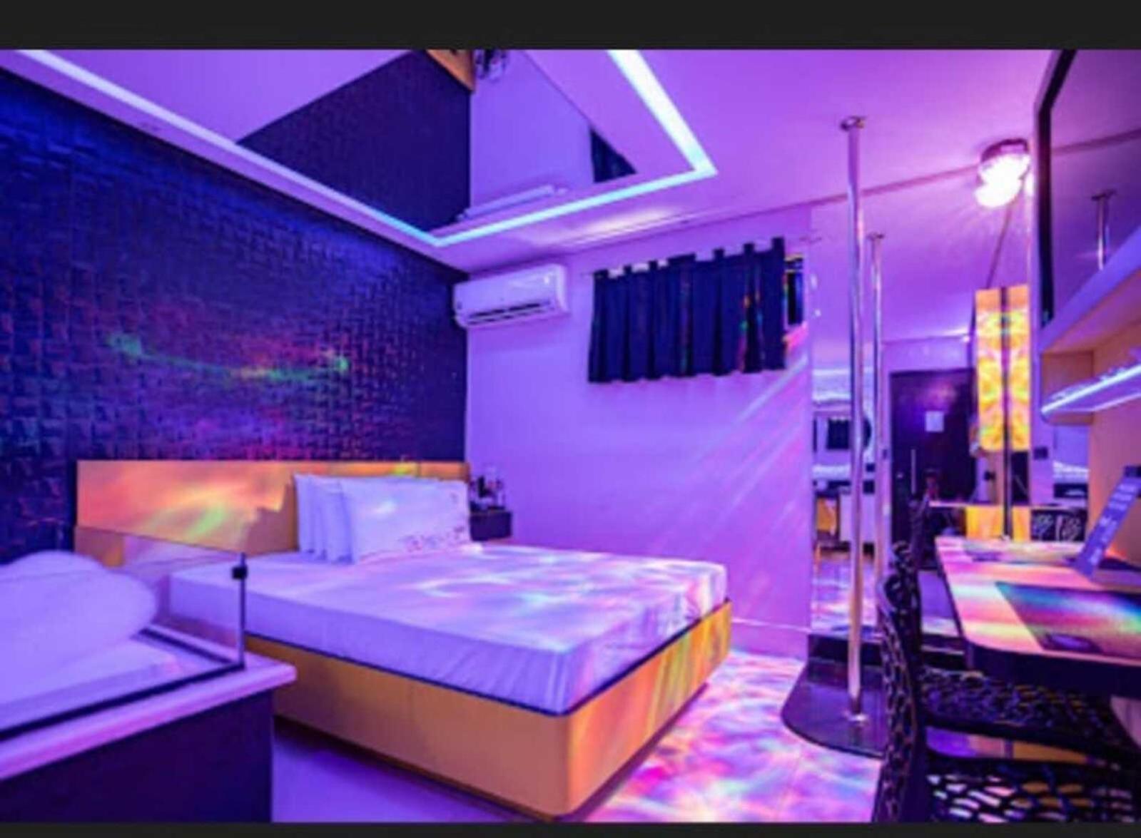 Desiree Love hotel *