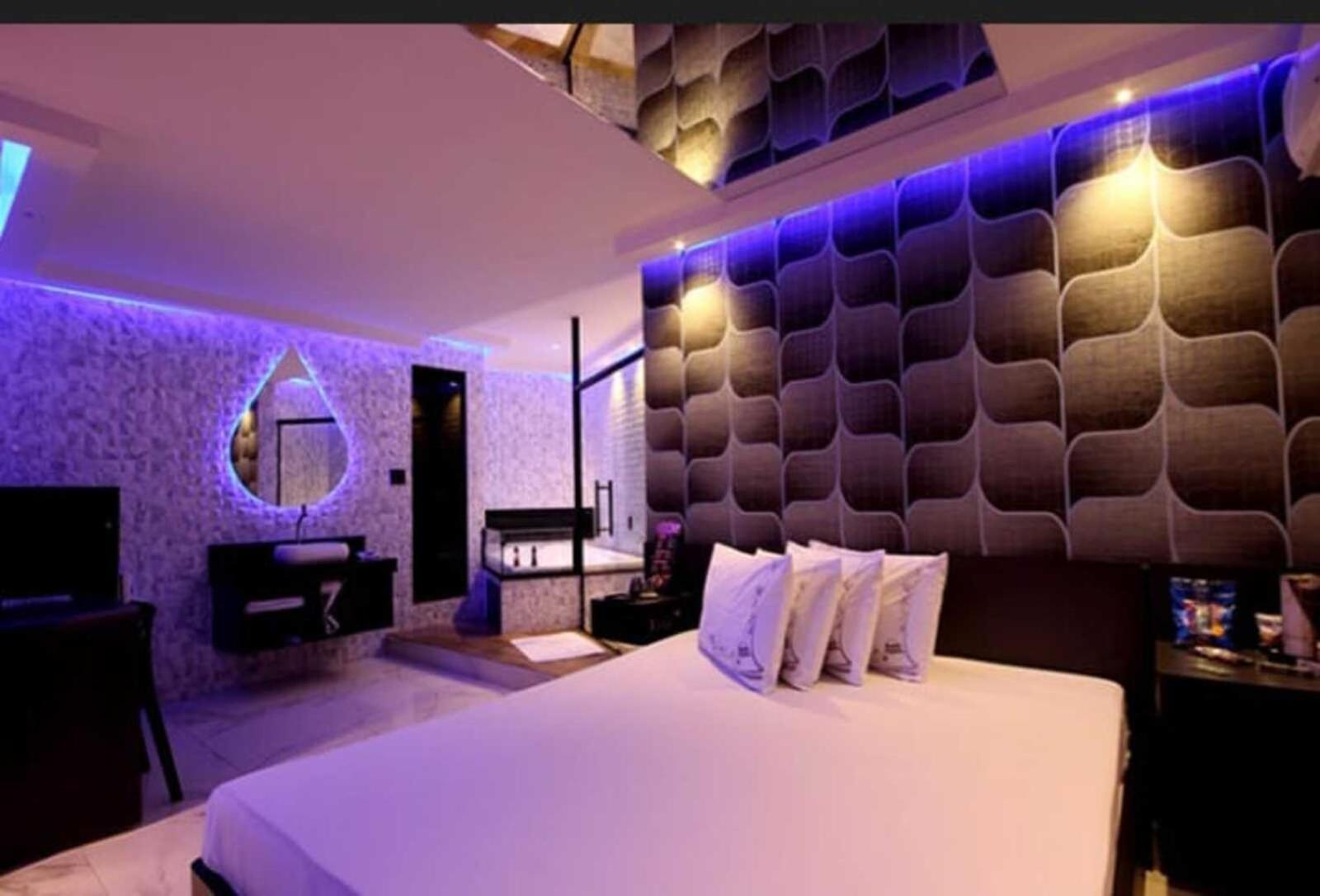Love hotel Desiree *